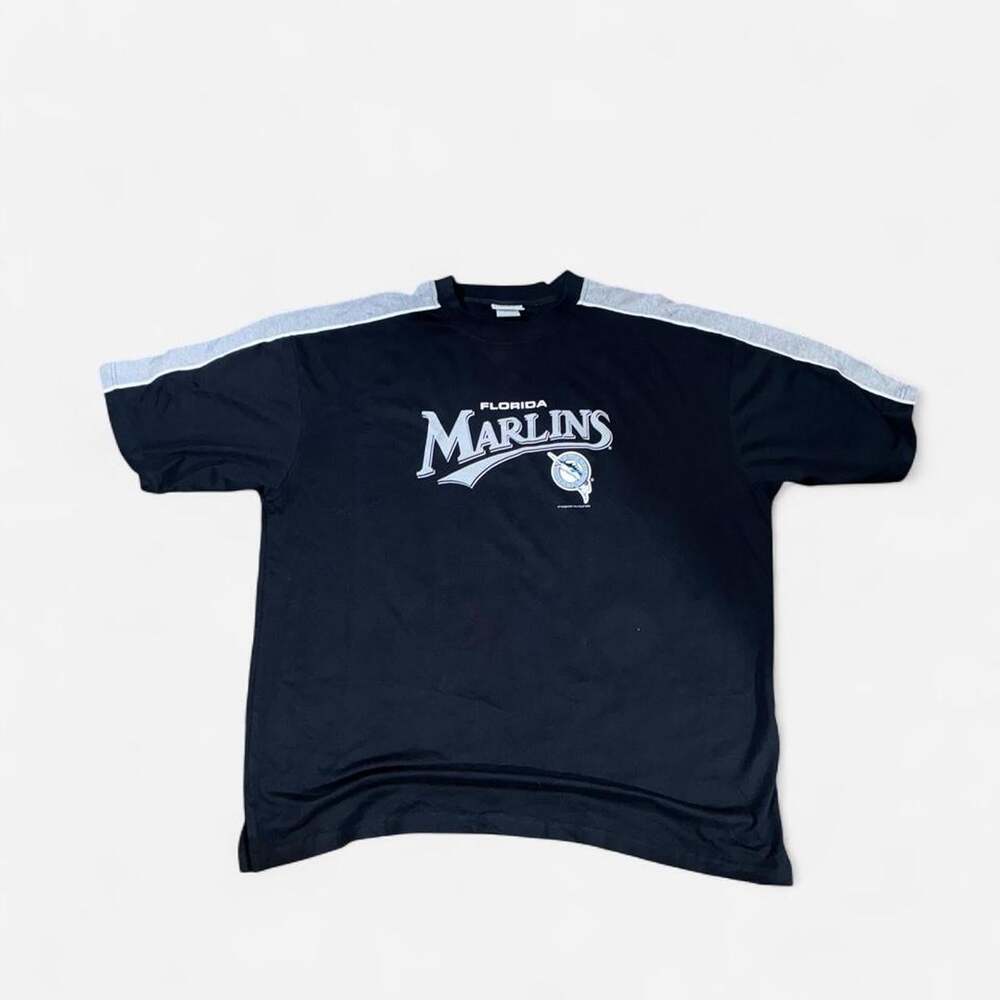 Lee Men's Black and Navy T-shirt